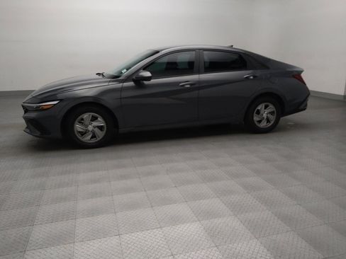 Used 2024 Hyundai Elantra SE image 2