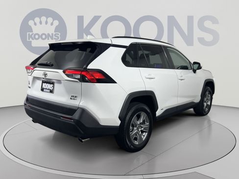 Used 2025 Toyota RAV4 XLE AWD/4WD image 7