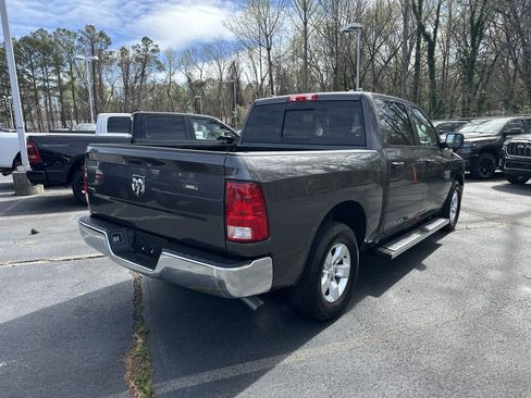 Used 2022 RAM 1500 Classic SLT image 9