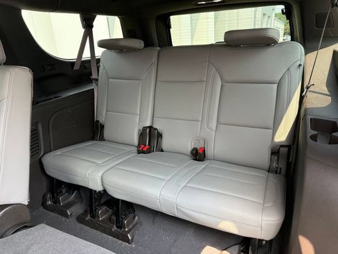 Used 2023 Chevrolet Suburban LT w/ Luxury Package AWD/4WD image 10