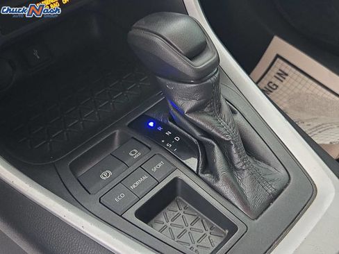 Used 2021 Toyota RAV4 XLE FWD image 21