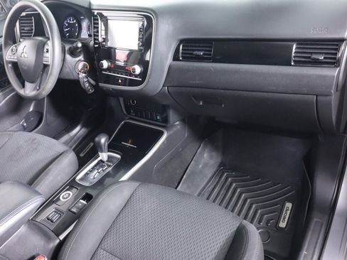 Used 2020 Mitsubishi Outlander ES AWD/4WD image 39