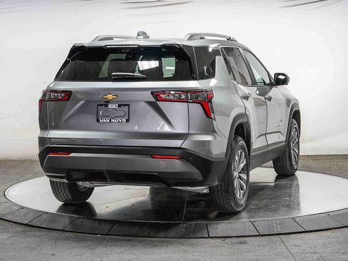 Used 2025 Chevrolet Equinox LT w/ Convenience Package II FWD image 4