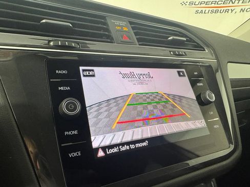 Used 2023 Volkswagen Tiguan SE w/ Panoramic Sunroof Package AWD/4WD image 18