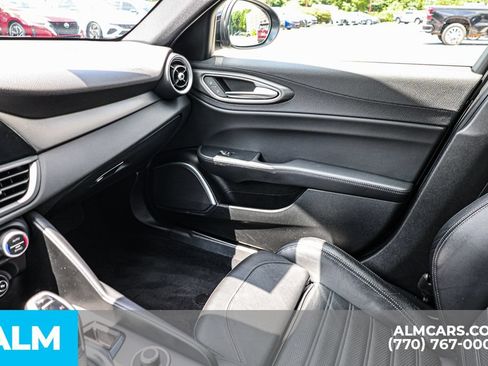 Used 2022 Alfa Romeo Giulia Veloce RWD image 45