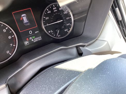 Used 2023 Subaru Outback Limited AWD/4WD image 3