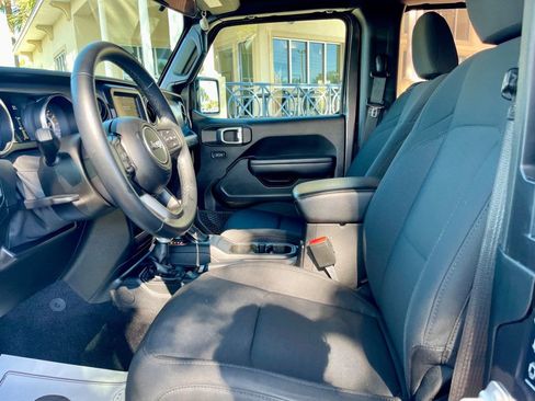Used 2021 Jeep Wrangler Sport image 11
