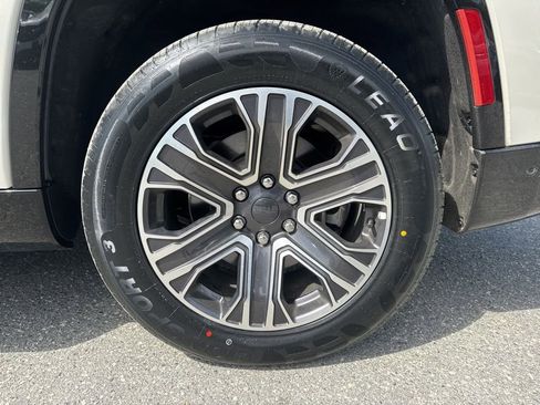 Used 2022 Jeep Wagoneer Series III w/ Convenience Group I image 29