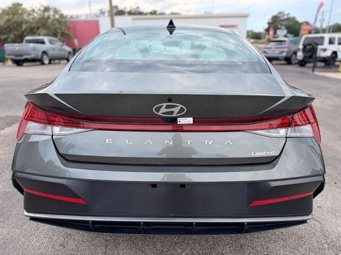 Used 2025 Hyundai Elantra Limited FWD image 8