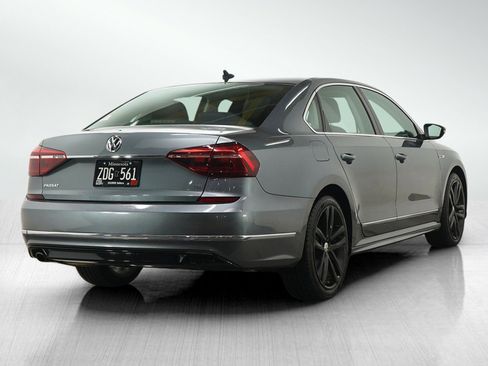 Used 2017 Volkswagen Passat 1.8T R-Line image 5