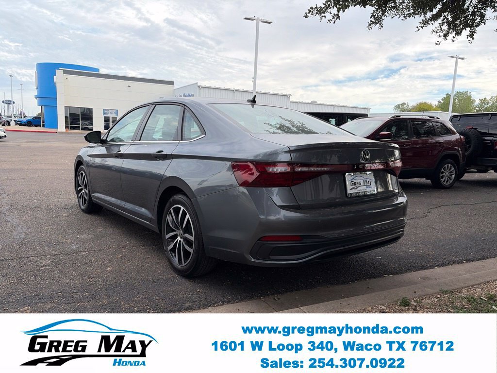 Used 2025 Volkswagen Jetta SE FWD image 6