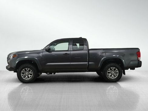 Used 2017 Toyota Tacoma SR5 image 2
