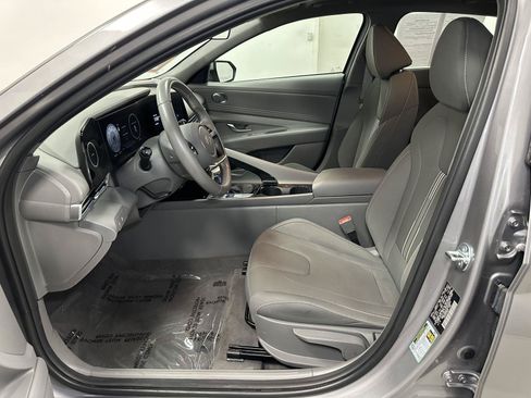 Used 2025 Hyundai Elantra SEL FWD image 22