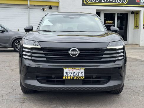 Used 2025 Nissan Kicks SV w/ Illumination Package FWD image 5