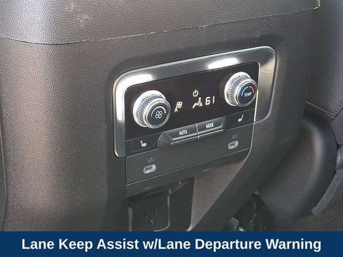 Used 2023 GMC Yukon SLT w/ SLT Premium Package AWD/4WD image 17