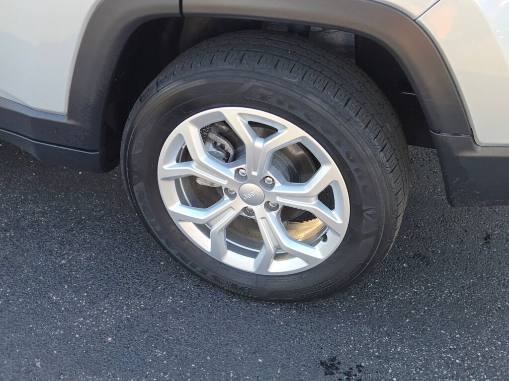 Used 2024 Jeep Compass Latitude AWD/4WD image 19