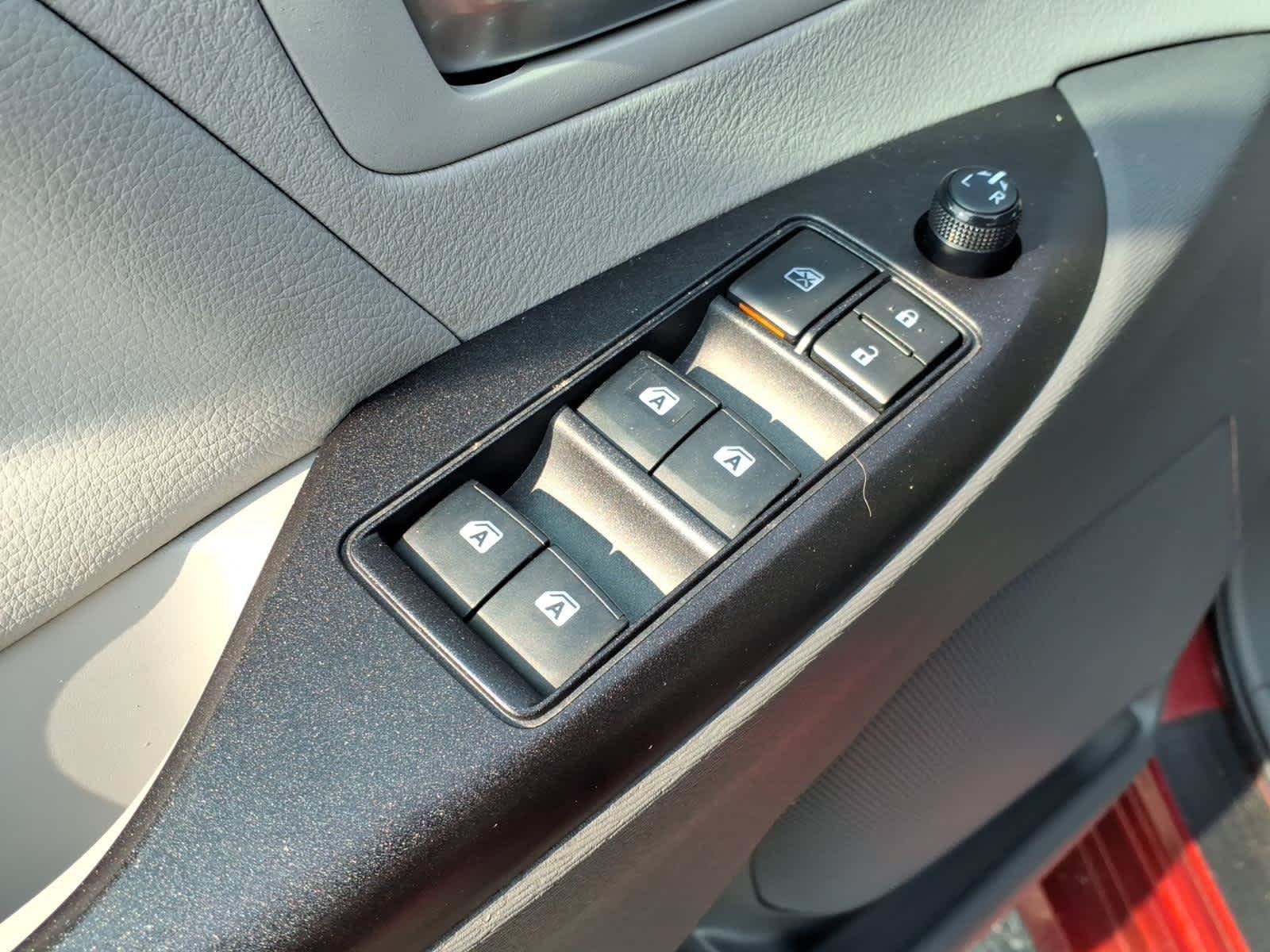Used 2020 Toyota Sienna LE w/ LE Preferred Package FWD image 16