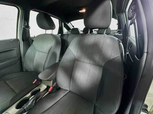 Used 2010 Ford Focus SE FWD image 18