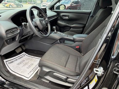 Used 2025 Honda HR-V Sport image 9
