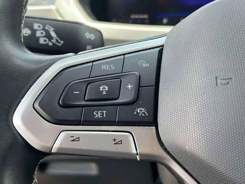 Used 2024 Volkswagen Tiguan SE FWD image 31