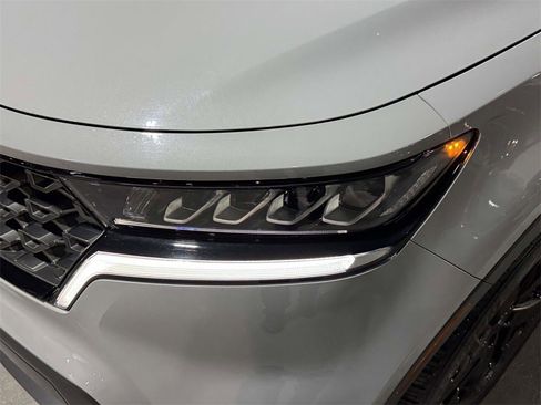 Used 2023 Kia Sorento S w/ Panoramic Sunroof Package image 8