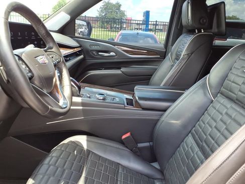Used 2022 Cadillac Escalade Sport Platinum w/ LPO, ONYX Package AWD/4WD image 29