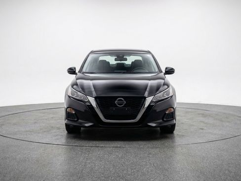 Used 2025 Nissan Altima 2.5 SV FWD image 2