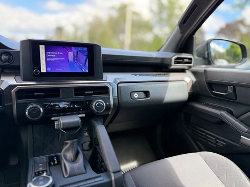 Certified 2024 Toyota Tacoma SR5 AWD/4WD image 22