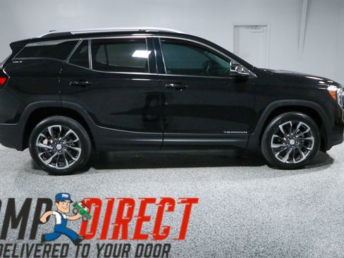 Used 2022 GMC Terrain SLT w/ LPO, Floor Liner Package AWD/4WD image 6