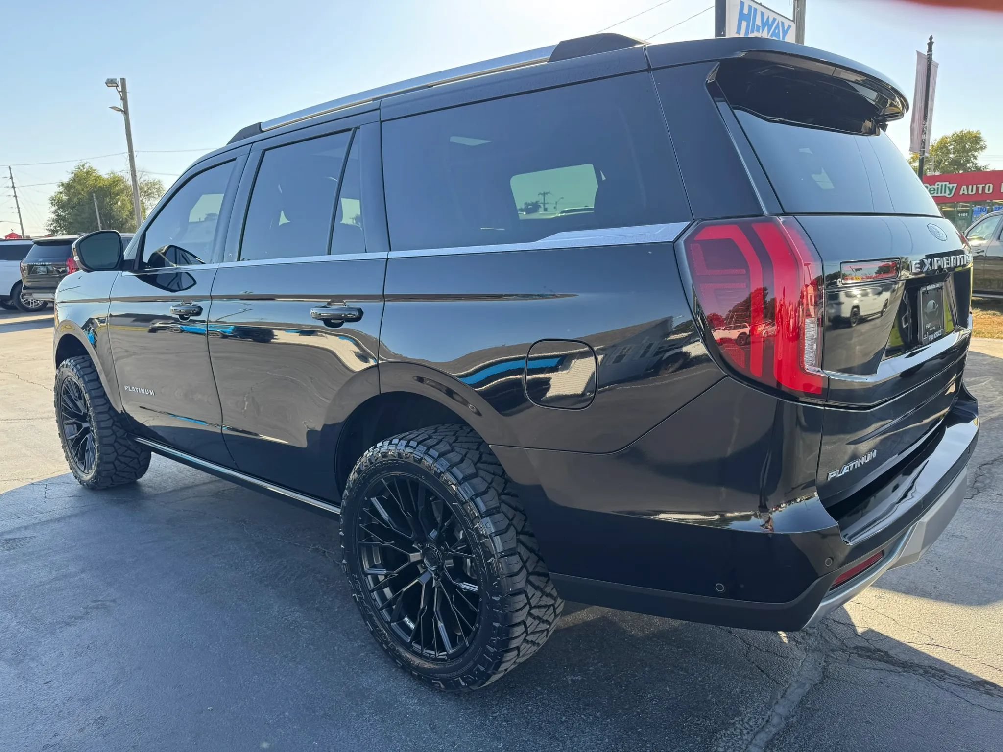 Used 2025 Ford Expedition Platinum AWD/4WD image 19