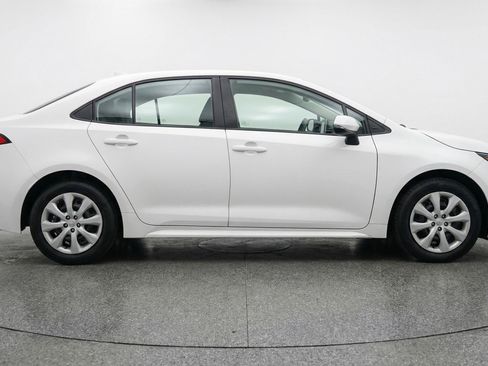 Used 2025 Toyota Corolla LE FWD image 11