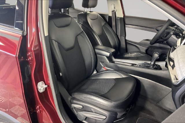 Used 2022 Jeep Compass Latitude w/ Mopar Graphics Package FWD image 23