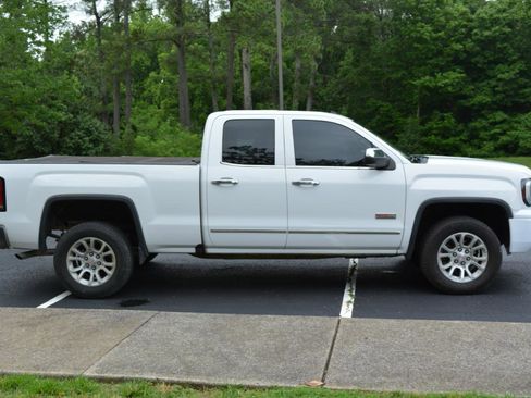 Used 2016 GMC Sierra 1500 SLE w/ All-Terrain Package AWD/4WD image 4