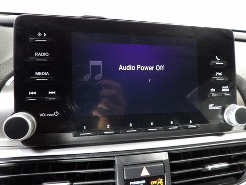 Used 2018 Honda Accord LX image 8