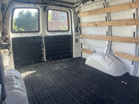 Used 2025 GMC Savana 2500 w/ Driver Convenience Package RWD image 8