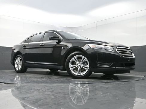 Used 2018 Ford Taurus SEL image 12