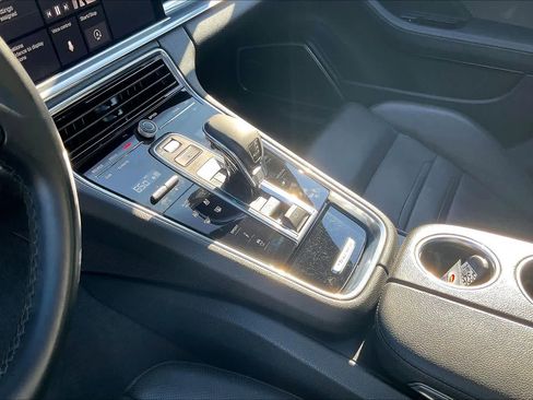 Used 2021 Porsche Panamera image 19