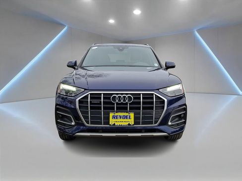 Used 2023 Audi Q5 2.0T Premium w/ Convenience Package image 2