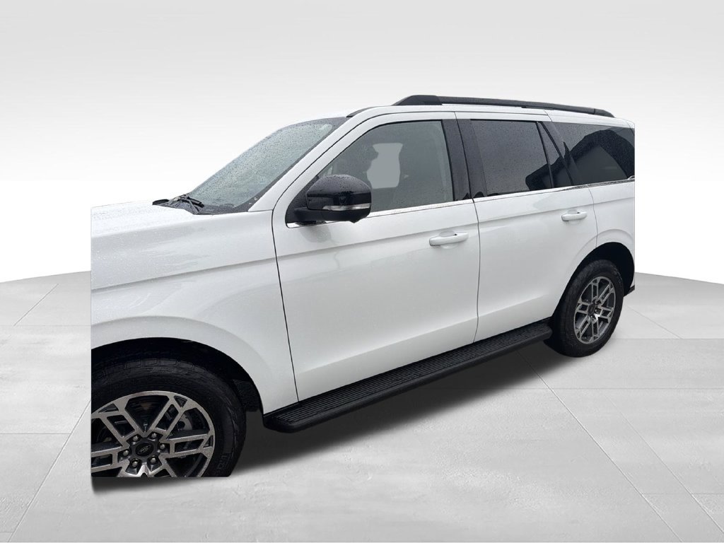 Certified 2025 Ford Expedition Active AWD/4WD image 2