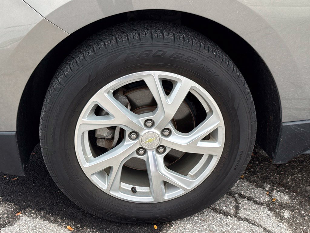 Used 2018 Chevrolet Equinox LT FWD image 2