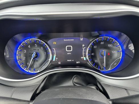 Used 2019 Chrysler Pacifica Touring-L Plus w/ Advanced Safetytec Group FWD image 21
