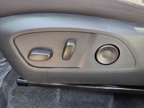 Used 2025 GMC Acadia Elevation image 15