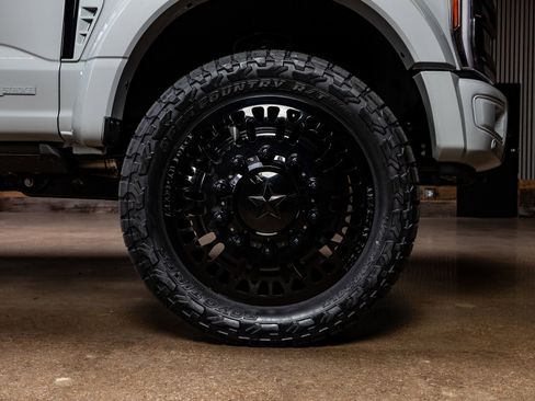 Used 2026 Ford F450 Platinum w/ FX4 Off-Road Package image 12