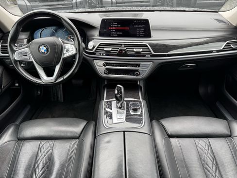 Used 2018 BMW 750i xDrive image 22