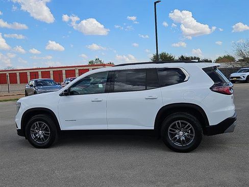 Used 2025 GMC Acadia Elevation image 2