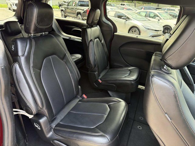 Used 2025 Chrysler Pacifica Select FWD image 18