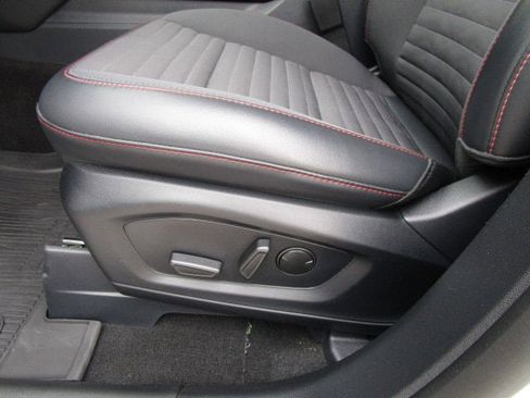 Used 2025 Ford Explorer ST-Line AWD/4WD image 16