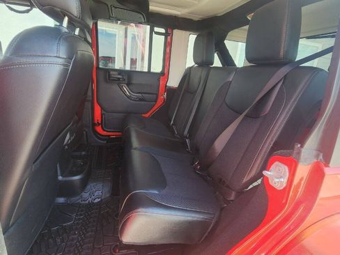 Used 2017 Jeep Wrangler Unlimited Sahara AWD/4WD image 18