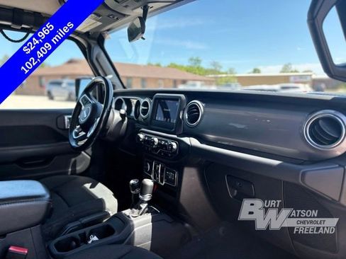 Used 2021 Jeep Wrangler Unlimited Sahara AWD/4WD image 23