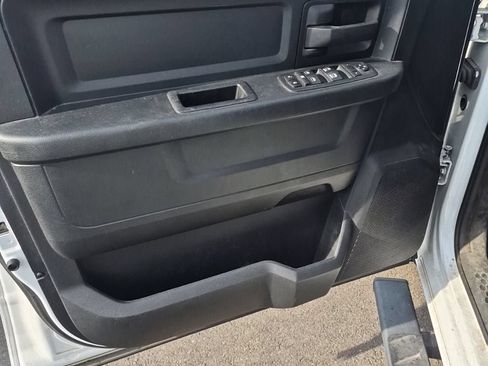 Used 2017 RAM 1500 Express AWD/4WD image 9